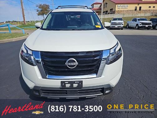 2022 Nissan Pathfinder SV 4WD