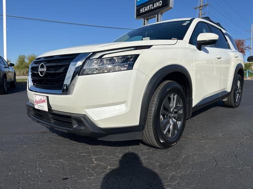 2022 Nissan Pathfinder SV 4WD