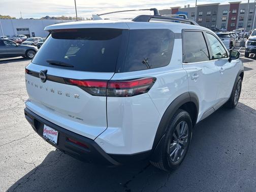 2022 Nissan Pathfinder SV 4WD