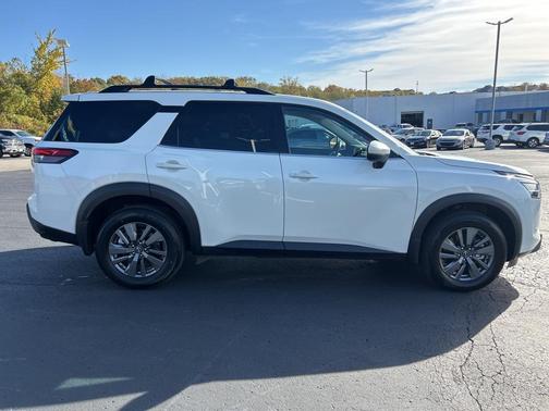 2022 Nissan Pathfinder SV 4WD