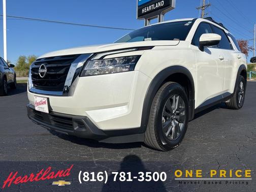2022 Nissan Pathfinder SV 4WD