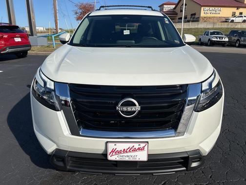 2022 Nissan Pathfinder SV 4WD