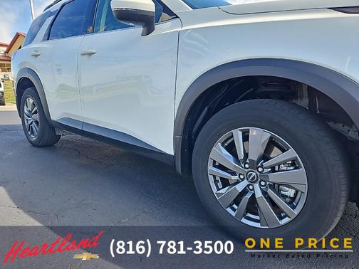 2022 Nissan Pathfinder SV 4WD