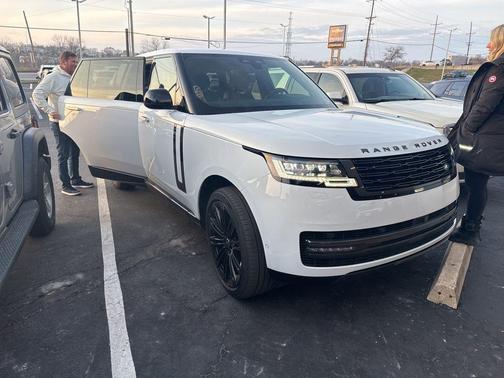 2025 Land Rover Range Rover SE