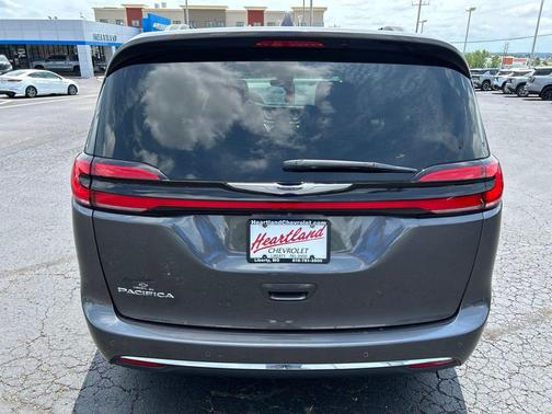 Granite Crystal Clearcoat Metallic 2021 Chrysler Pacifica Touring-L