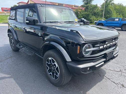 Shadow Black 2024 Ford Bronco Outer Banks