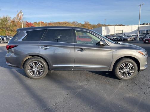 2017 INFINITI QX60 Base