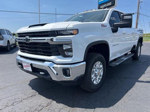 Summit White 2026 Chevrolet Silverado 2500 LT