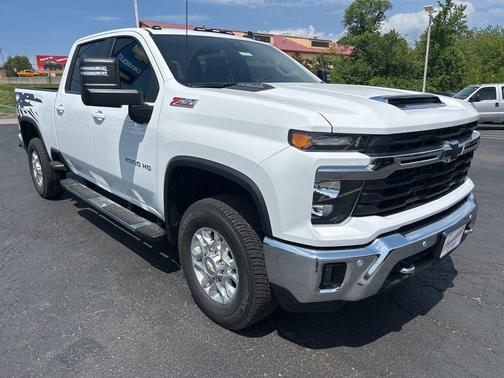 Summit White 2026 Chevrolet Silverado 2500 LT