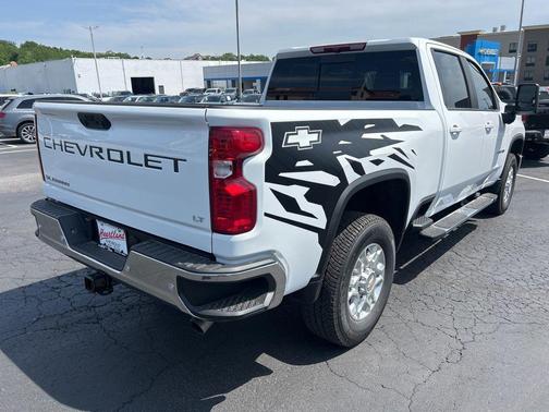 Summit White 2026 Chevrolet Silverado 2500 LT