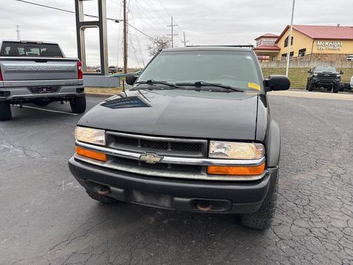 2000 Chevrolet S-10 Base