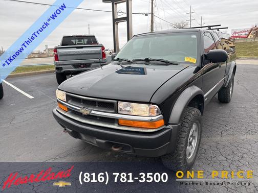 2000 Chevrolet S-10 Base