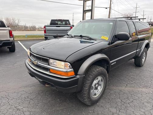 2000 Chevrolet S-10 Base