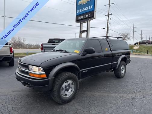 2000 Chevrolet S-10 Base