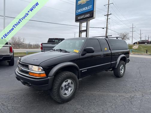2000 Chevrolet S-10 Base