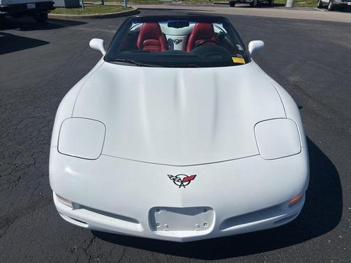 Arctic White 2000 Chevrolet Corvette