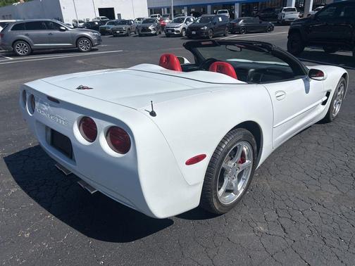 Arctic White 2000 Chevrolet Corvette