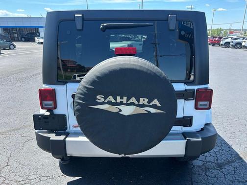 Bright White Clearcoat 2017 Jeep Wrangler Unlimited Sahara