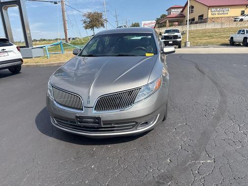 2016 Lincoln MKS Base