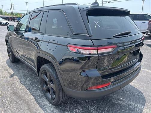 2022 Jeep Grand Cherokee Altitude