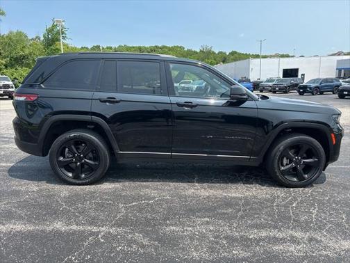 2022 Jeep Grand Cherokee Altitude