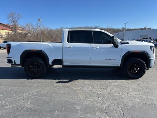 2024 GMC Sierra 2500 AT4