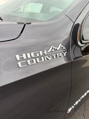 Dark Ash Metallic 2026 Chevrolet Suburban High Country
