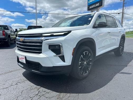 Summit White 2025 Chevrolet Traverse LT