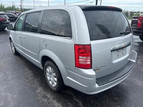 2009 Chrysler Town & Country LX