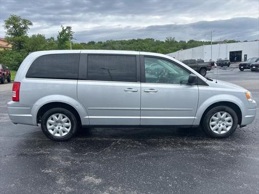 2009 Chrysler Town & Country LX