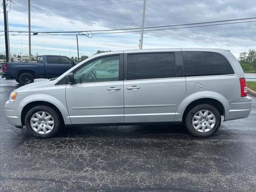 2009 Chrysler Town & Country LX