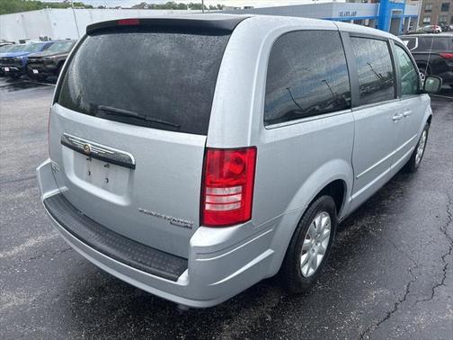 2009 Chrysler Town & Country LX