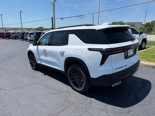 Summit White 2026 Chevrolet Traverse LT