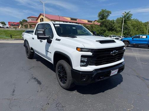 Summit White 2026 Chevrolet Silverado 2500 Custom