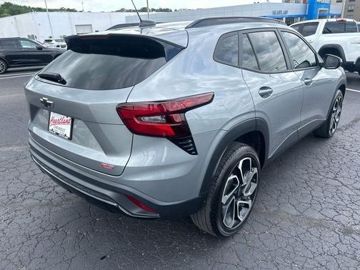 Sterling Gray Metallic 2024 Chevrolet Trax 2RS