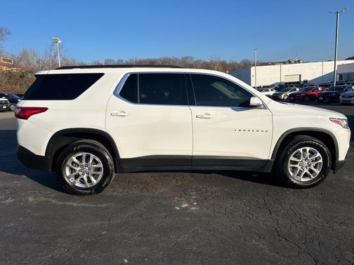 2021 Chevrolet Traverse LT Cloth