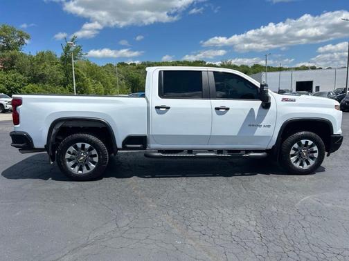 Summit White 2025 Chevrolet Silverado 2500 Custom