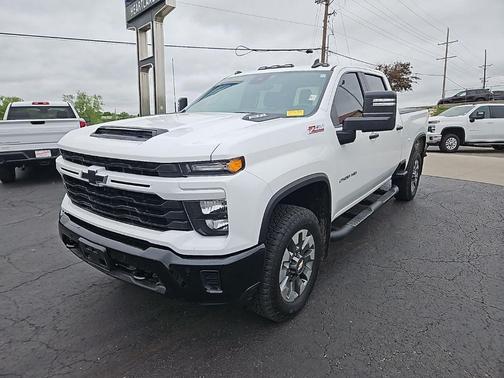 Summit White 2025 Chevrolet Silverado 2500 Custom