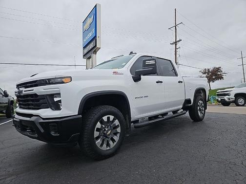 Summit White 2025 Chevrolet Silverado 2500 Custom