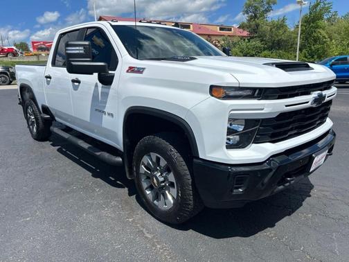Summit White 2025 Chevrolet Silverado 2500 Custom