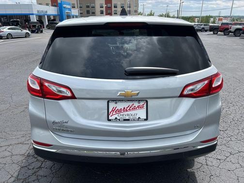 Silver Ice Metallic 2019 Chevrolet Equinox 1LT