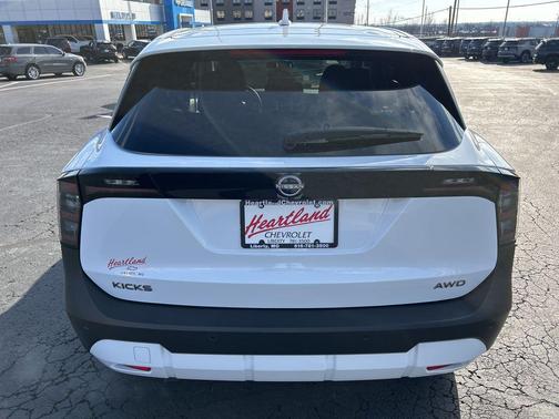 2025 Nissan Kicks SV