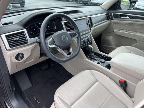 Deep Black Pearl Effect 2023 Volkswagen Atlas 2.0T SE