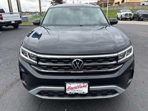 Deep Black Pearl Effect 2023 Volkswagen Atlas 2.0T SE
