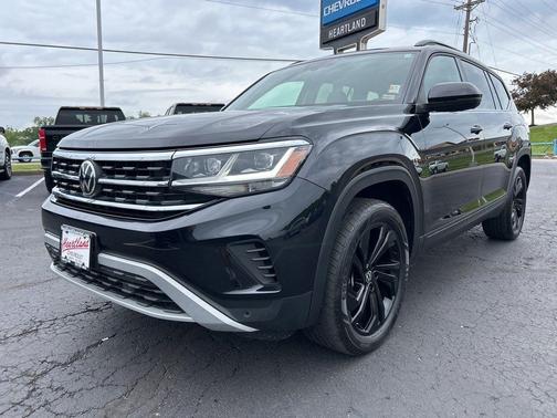 Deep Black Pearl Effect 2023 Volkswagen Atlas 2.0T SE