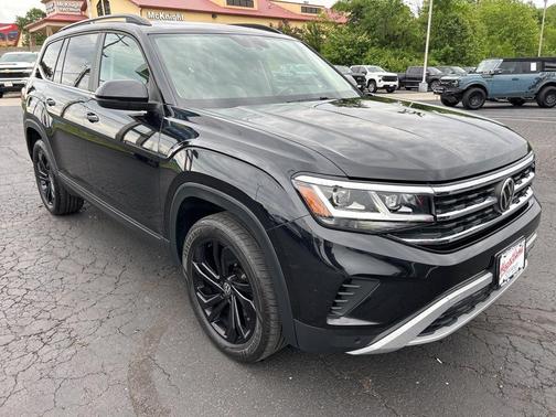 Deep Black Pearl Effect 2023 Volkswagen Atlas 2.0T SE