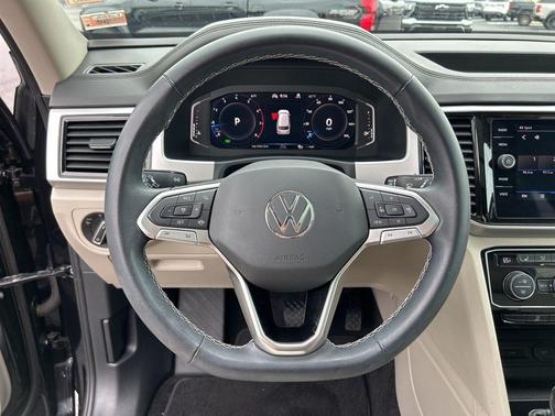 Deep Black Pearl Effect 2023 Volkswagen Atlas 2.0T SE