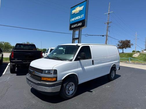 Summit White 2026 Chevrolet Express 2500 Work Van