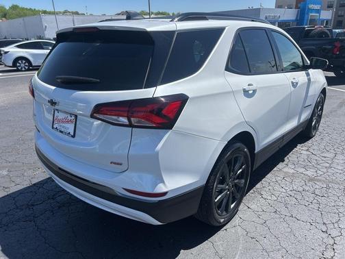 Iridescent Pearl Tricoat 2023 Chevrolet Equinox RS