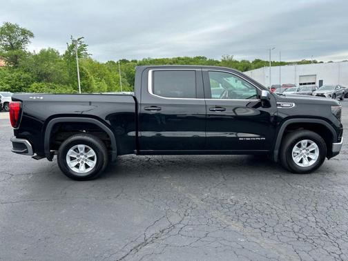 Onyx Black 2024 GMC Sierra 1500 SLE